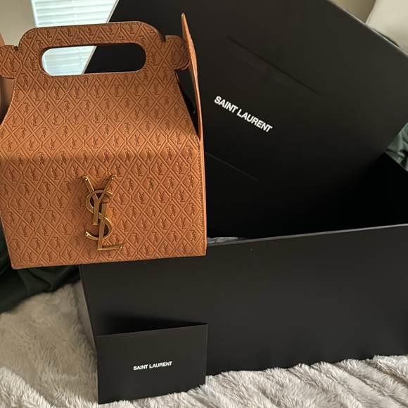 YVES SAINT LAURENT. - Sold - Picture 5 of 6